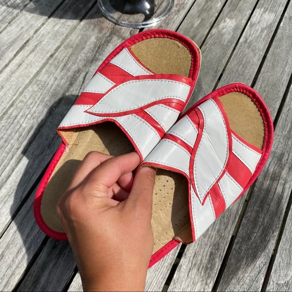❤️ BASIC RED & WHITE LEATHER SLIPPERS! - Picture 9 of 9